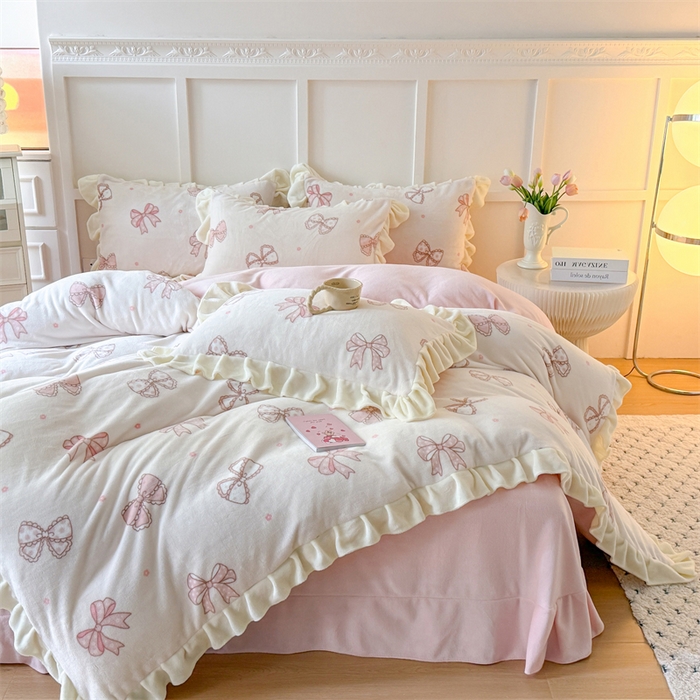 91家纺网 家纺一手货源 找家纺 艾特你 2025新款200g全工艺牛奶绒花边款四件套吊边床单 花边绒-蝴蝶结