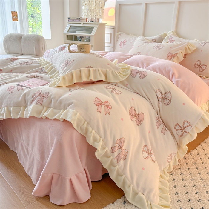 91家纺网 家纺一手货源 找家纺 艾特你 2025新款200g全工艺牛奶绒花边款四件套吊边床单 花边绒-蝴蝶结