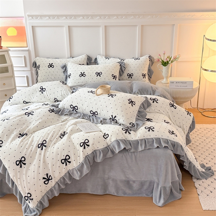 91家纺网 家纺一手货源 找家纺 艾特你 2025新款200g全工艺牛奶绒花边款四件套吊边床单 花边绒-简单格调