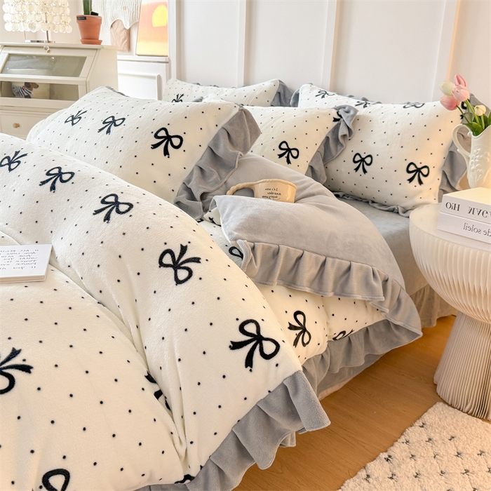 91家纺网 家纺一手货源 找家纺 艾特你 2025新款200g全工艺牛奶绒花边款四件套吊边床单 花边绒-简单格调