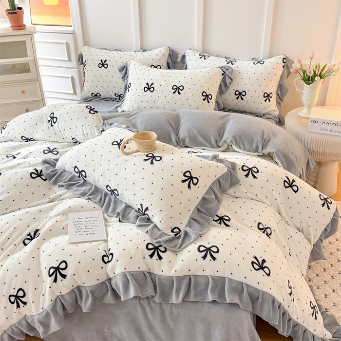 91家纺网 家纺一手货源 找家纺 艾特你 2025新款200g全工艺牛奶绒花边款四件套吊边床单 花边绒-简单格调