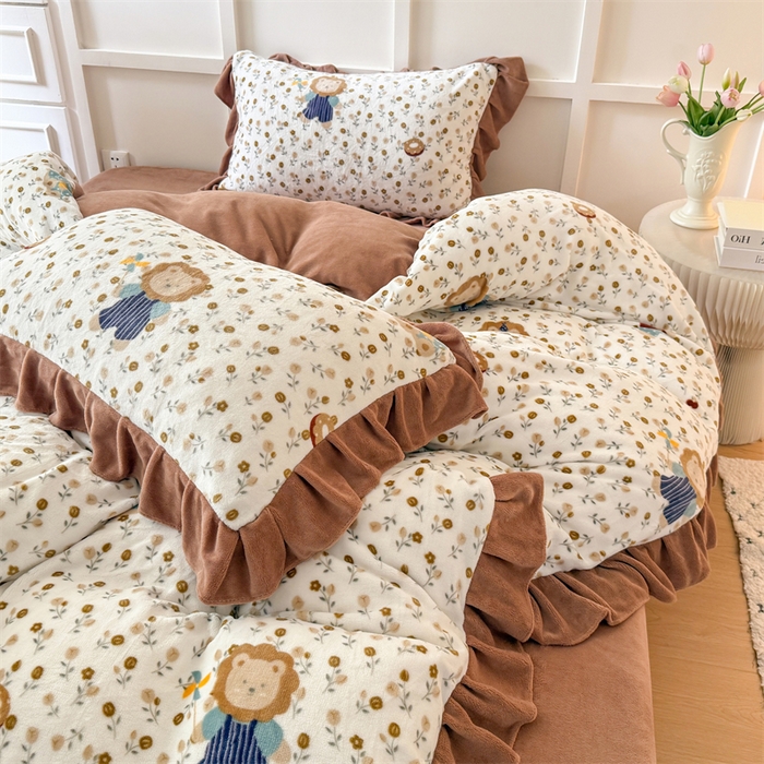 91家纺网 家纺一手货源 找家纺 艾特你 2025新款200g全工艺牛奶绒花边款四件套吊边床单 花边绒-快乐狮子