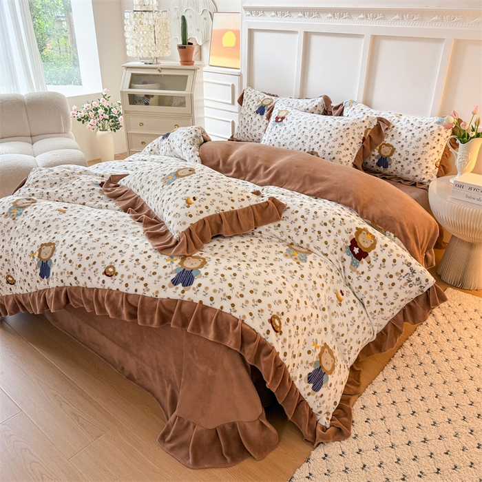 91家纺网 家纺一手货源 找家纺 艾特你 2025新款200g全工艺牛奶绒花边款四件套吊边床单 花边绒-快乐狮子