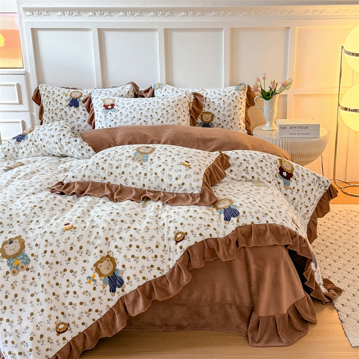 91家纺网 家纺一手货源 找家纺 艾特你 2025新款200g全工艺牛奶绒花边款四件套吊边床单 花边绒-快乐狮子