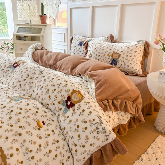 91家纺网 家纺一手货源 找家纺 艾特你 2025新款200g全工艺牛奶绒花边款四件套吊边床单 花边绒-快乐狮子