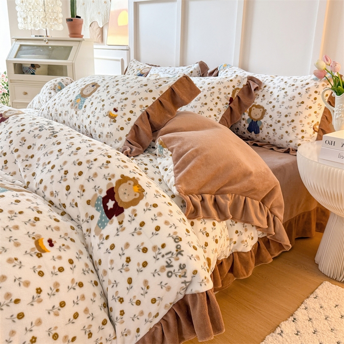 91家纺网 家纺一手货源 找家纺 艾特你 2025新款200g全工艺牛奶绒花边款四件套吊边床单 花边绒-快乐狮子