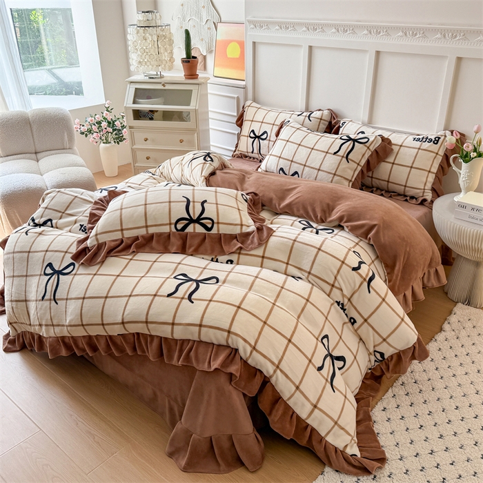 91家纺网 家纺一手货源 找家纺 艾特你 2025新款200g全工艺牛奶绒花边款四件套吊边床单 花边绒-奶茶蝴蝶结