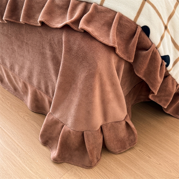 91家纺网 家纺一手货源 找家纺 艾特你 2025新款200g全工艺牛奶绒花边款四件套吊边床单 花边绒-奶茶蝴蝶结