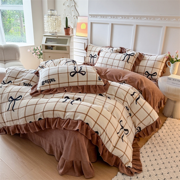 91家纺网 家纺一手货源 找家纺 艾特你 2025新款200g全工艺牛奶绒花边款四件套吊边床单 花边绒-奶茶蝴蝶结