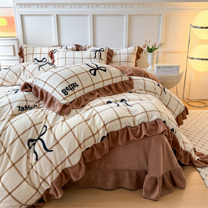 91家纺网 家纺一手货源 找家纺 艾特你 2025新款200g全工艺牛奶绒花边款四件套吊边床单 花边绒-奶茶蝴蝶结