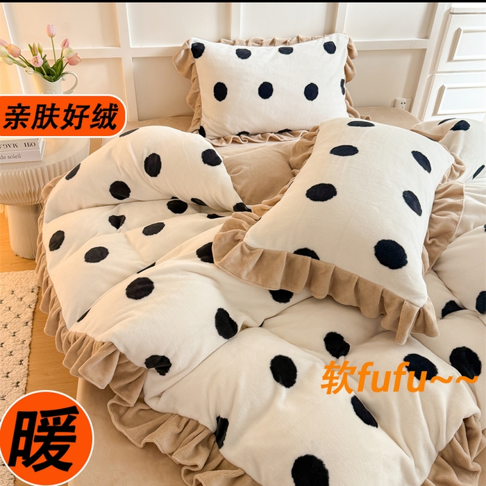 91家纺网 家纺一手货源 找家纺 艾特你 2025新款200g全工艺牛奶绒花边款四件套吊边床单 花边绒-奶油波点