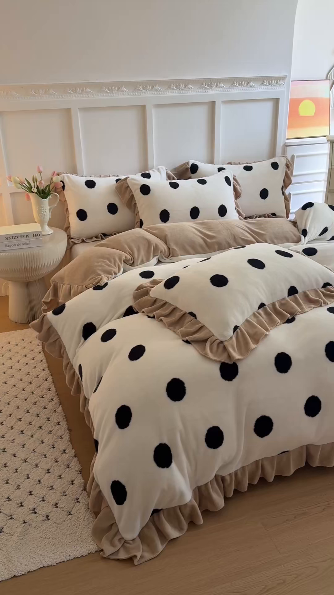 91家纺网 家纺一手货源 找家纺 艾特你 2025新款200g全工艺牛奶绒花边款四件套吊边床单 花边绒-奶油波点