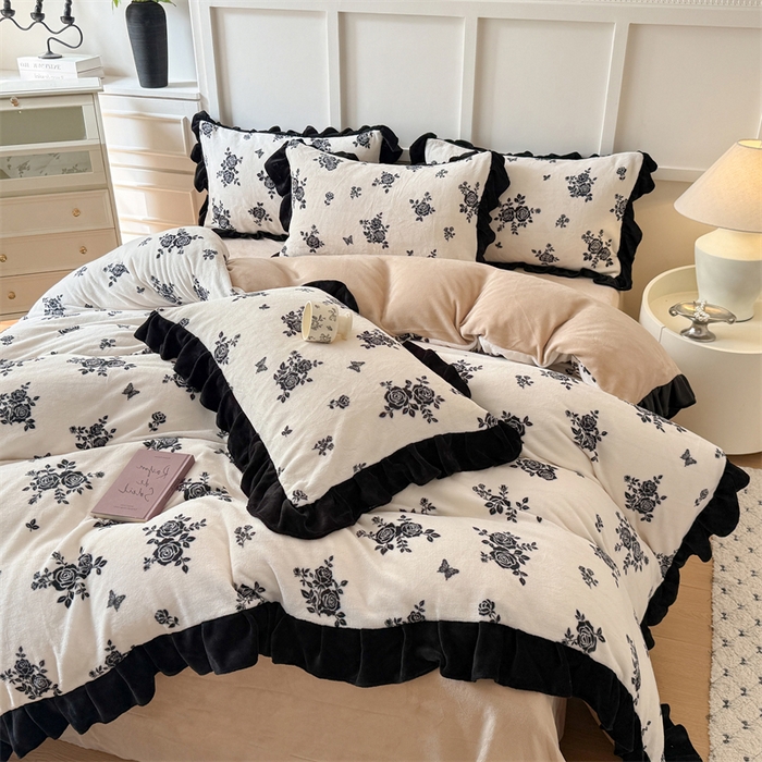 91家纺网 家纺一手货源 找家纺 艾特你 2025新款200g全工艺牛奶绒花边款四件套吊边床单 花边绒-山野玫瑰