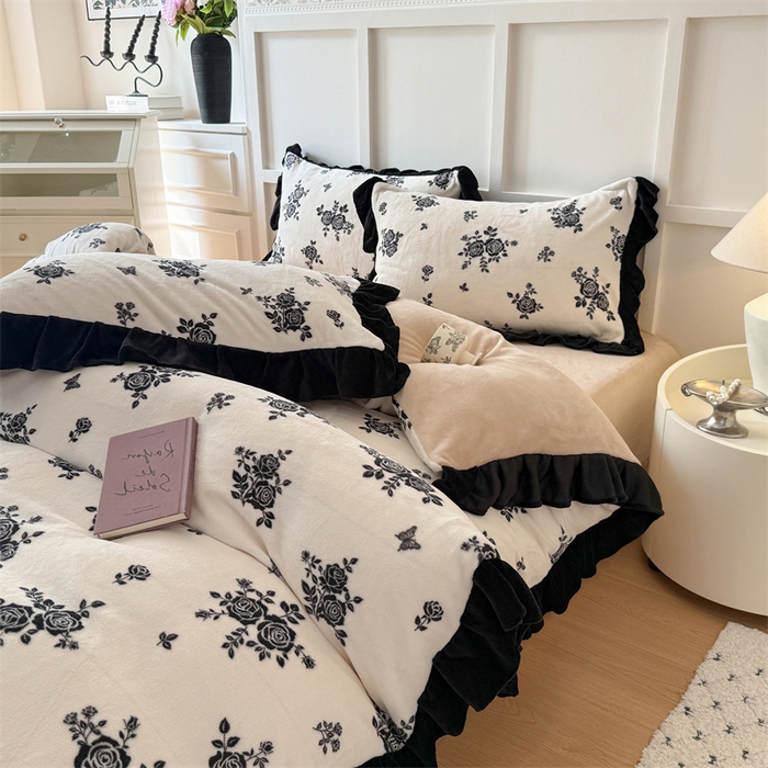 91家纺网 家纺一手货源 找家纺 艾特你 2025新款200g全工艺牛奶绒花边款四件套吊边床单 花边绒-山野玫瑰