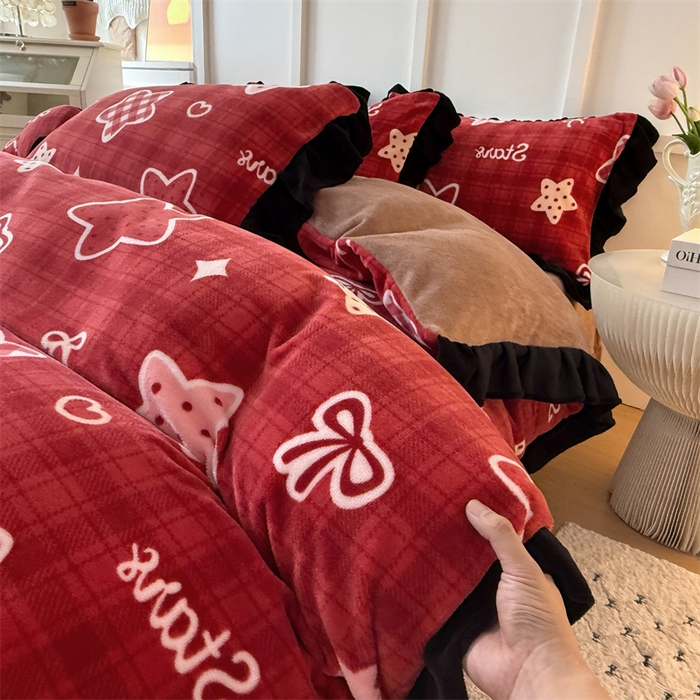 91家纺网 家纺一手货源 找家纺 艾特你 2025新款200g全工艺牛奶绒花边款四件套吊边床单 花边绒-圣诞星星