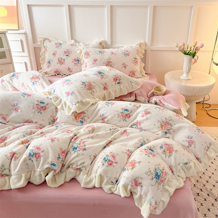 91家纺网 家纺一手货源 找家纺 艾特你 2025新款200g全工艺牛奶绒花边款四件套吊边床单 花边绒-甜美梦境