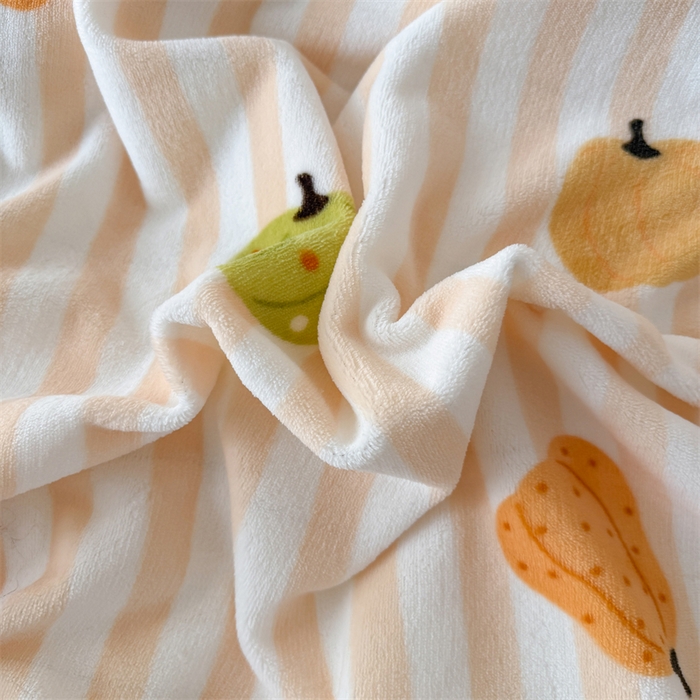 91家纺网 家纺一手货源 找家纺 艾特你 2025新款200g全工艺牛奶绒花边款四件套吊边床单 花边绒-条纹南瓜