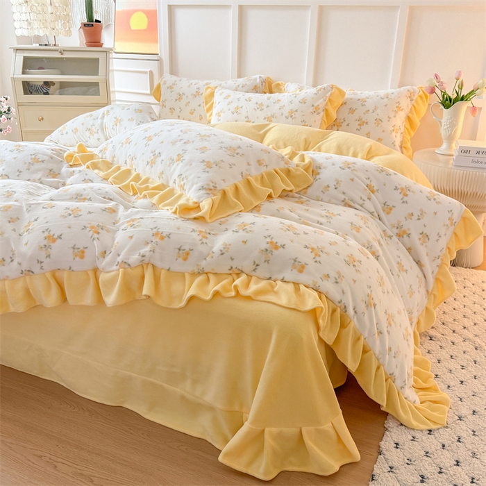 91家纺网 家纺一手货源 找家纺 艾特你 2025新款200g全工艺牛奶绒花边款四件套吊边床单 花边绒-小黄花