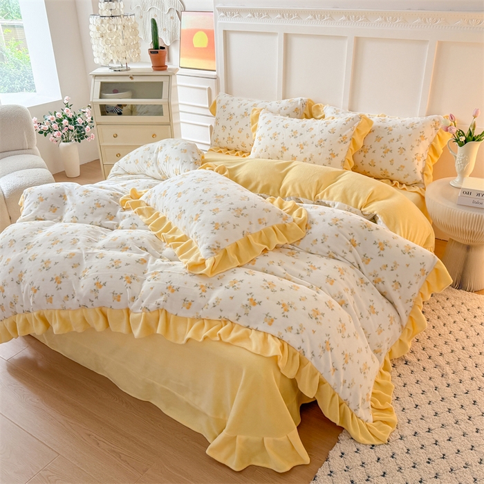 91家纺网 家纺一手货源 找家纺 艾特你 2025新款200g全工艺牛奶绒花边款四件套吊边床单 花边绒-小黄花