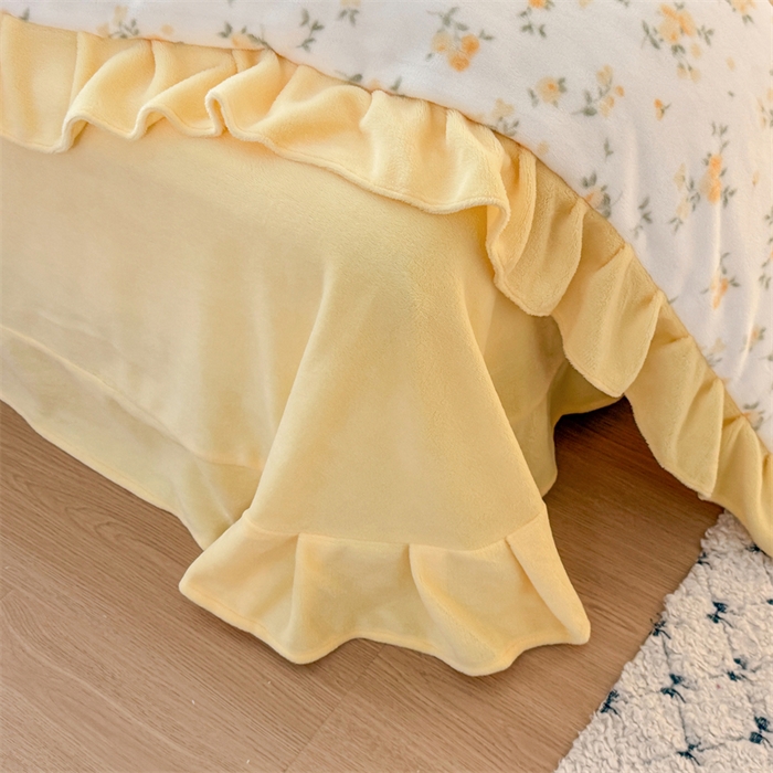 91家纺网 家纺一手货源 找家纺 艾特你 2025新款200g全工艺牛奶绒花边款四件套吊边床单 花边绒-小黄花