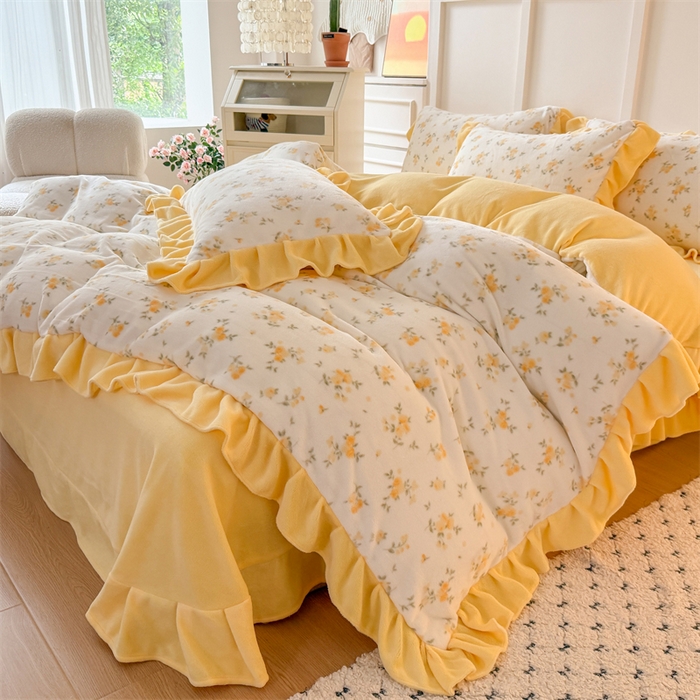 91家纺网 家纺一手货源 找家纺 艾特你 2025新款200g全工艺牛奶绒花边款四件套吊边床单 花边绒-小黄花