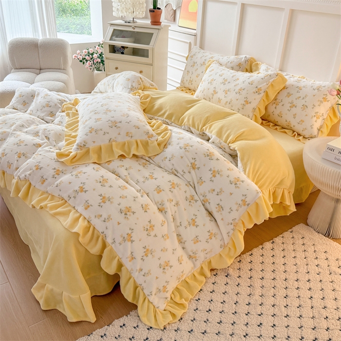 91家纺网 家纺一手货源 找家纺 艾特你 2025新款200g全工艺牛奶绒花边款四件套吊边床单 花边绒-小黄花