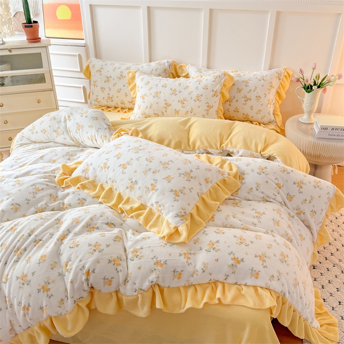 91家纺网 家纺一手货源 找家纺 艾特你 2025新款200g全工艺牛奶绒花边款四件套吊边床单 花边绒-小黄花