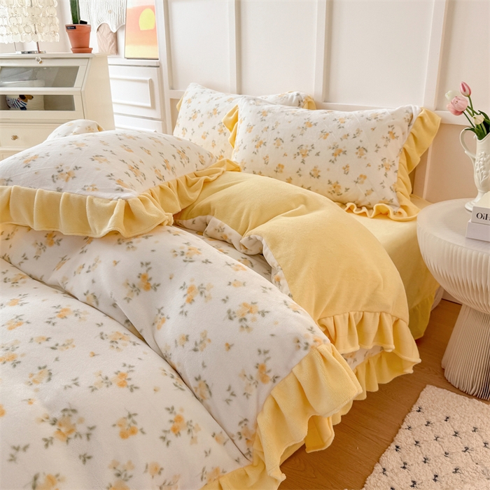 91家纺网 家纺一手货源 找家纺 艾特你 2025新款200g全工艺牛奶绒花边款四件套吊边床单 花边绒-小黄花