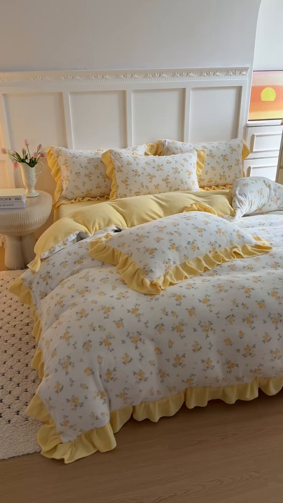 91家纺网 家纺一手货源 找家纺 艾特你 2025新款200g全工艺牛奶绒花边款四件套吊边床单 花边绒-小黄花