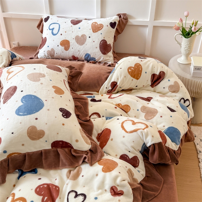 91家纺网 家纺一手货源 找家纺 艾特你 2025新款200g全工艺牛奶绒花边款四件套吊边床单 花边绒-心意