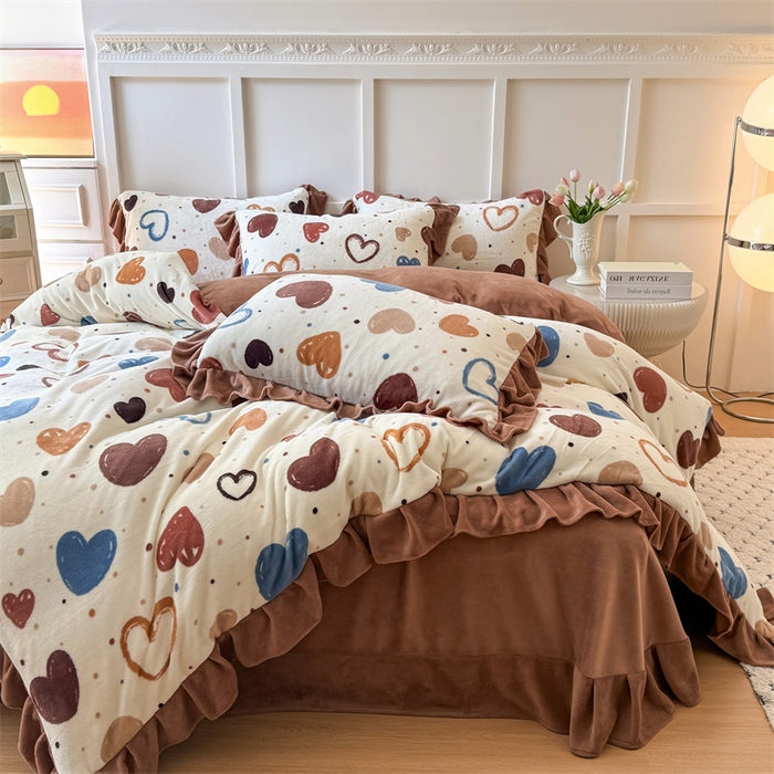 91家纺网 家纺一手货源 找家纺 艾特你 2025新款200g全工艺牛奶绒花边款四件套吊边床单 花边绒-心意