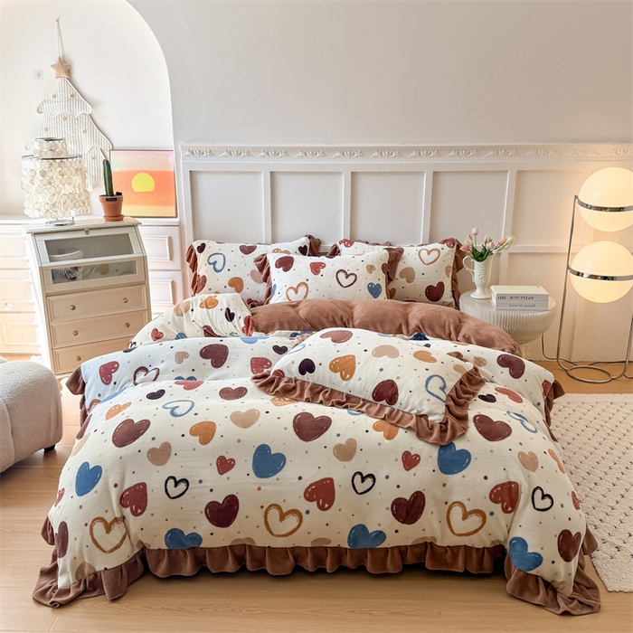 91家纺网 家纺一手货源 找家纺 艾特你 2025新款200g全工艺牛奶绒花边款四件套吊边床单 花边绒-心意