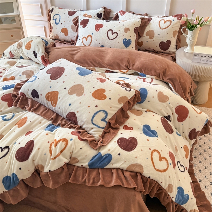 91家纺网 家纺一手货源 找家纺 艾特你 2025新款200g全工艺牛奶绒花边款四件套吊边床单 花边绒-心意