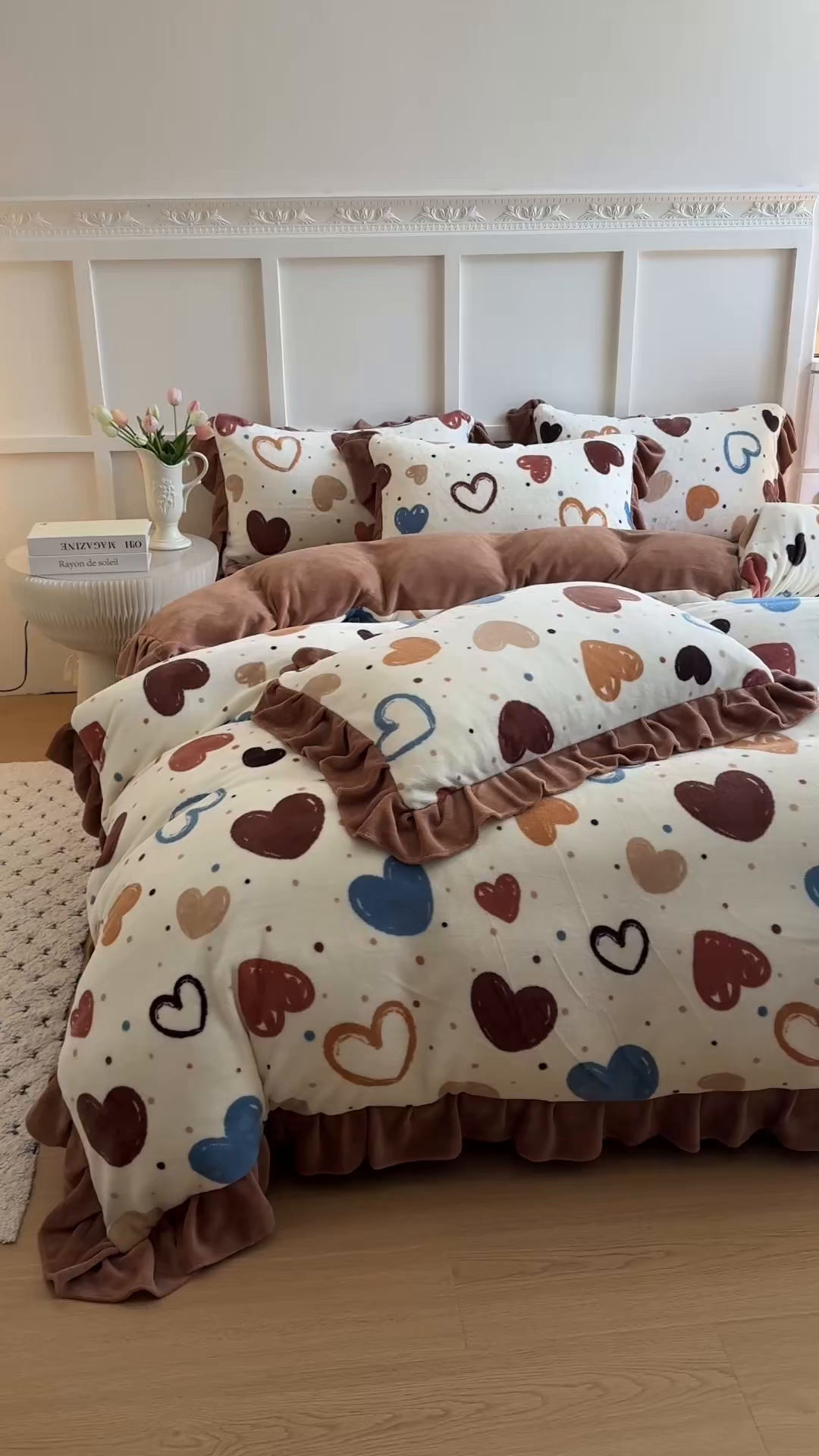 91家纺网 家纺一手货源 找家纺 艾特你 2025新款200g全工艺牛奶绒花边款四件套吊边床单 花边绒-心意