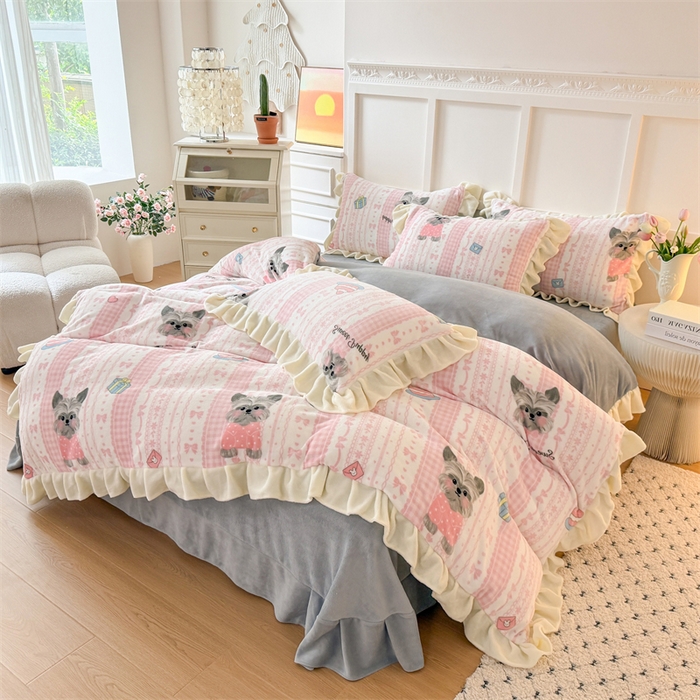 91家纺网 家纺一手货源 找家纺 艾特你 2025新款200g全工艺牛奶绒花边款四件套吊边床单 花边绒-雪纳瑞