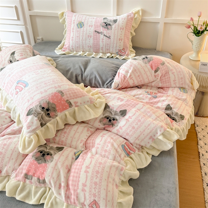 91家纺网 家纺一手货源 找家纺 艾特你 2025新款200g全工艺牛奶绒花边款四件套吊边床单 花边绒-雪纳瑞