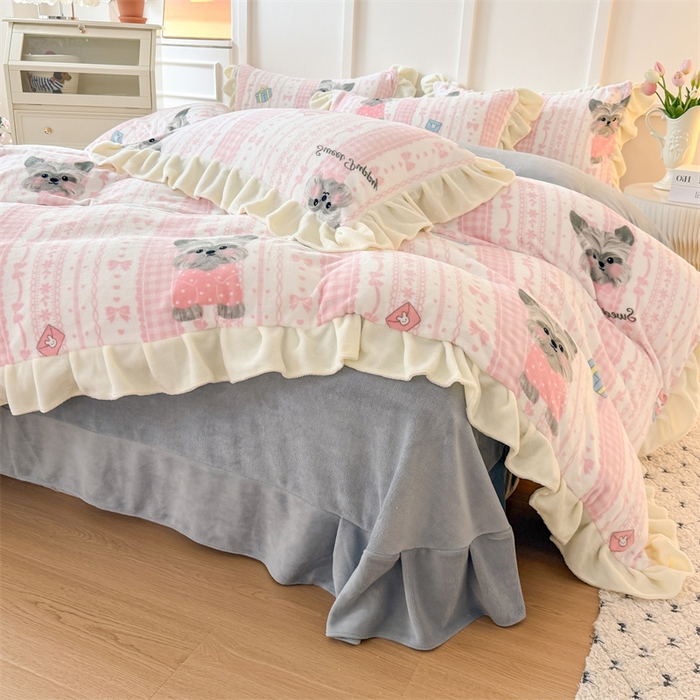 91家纺网 家纺一手货源 找家纺 艾特你 2025新款200g全工艺牛奶绒花边款四件套吊边床单 花边绒-雪纳瑞