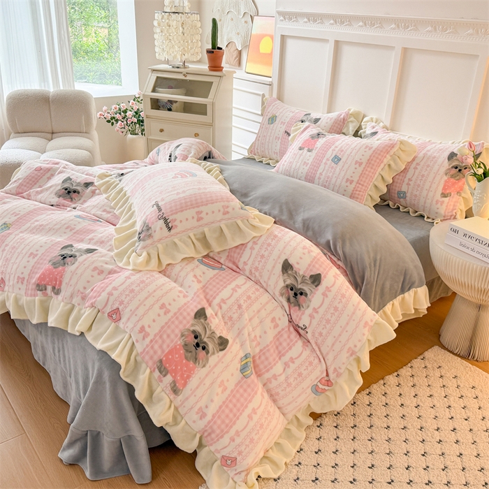 91家纺网 家纺一手货源 找家纺 艾特你 2025新款200g全工艺牛奶绒花边款四件套吊边床单 花边绒-雪纳瑞