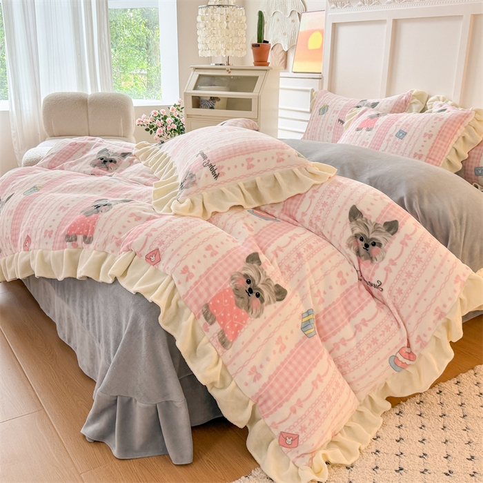 91家纺网 家纺一手货源 找家纺 艾特你 2025新款200g全工艺牛奶绒花边款四件套吊边床单 花边绒-雪纳瑞