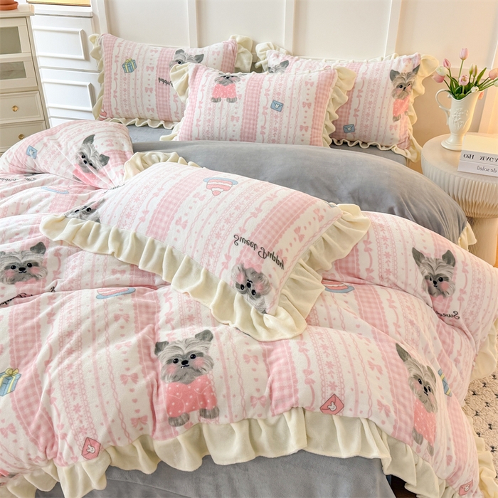 91家纺网 家纺一手货源 找家纺 艾特你 2025新款200g全工艺牛奶绒花边款四件套吊边床单 花边绒-雪纳瑞