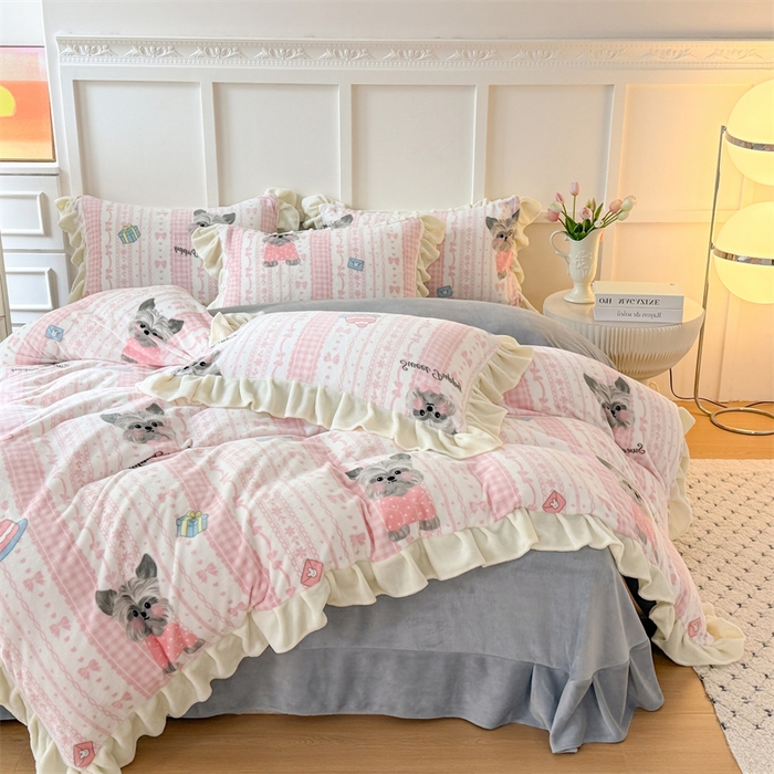 91家纺网 家纺一手货源 找家纺 艾特你 2025新款200g全工艺牛奶绒花边款四件套吊边床单 花边绒-雪纳瑞