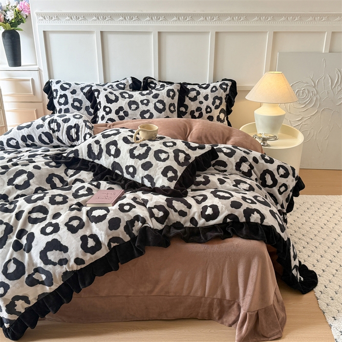 91家纺网 家纺一手货源 找家纺 艾特你 2025新款200g全工艺牛奶绒花边款四件套吊边床单 花边绒-野性