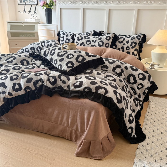 91家纺网 家纺一手货源 找家纺 艾特你 2025新款200g全工艺牛奶绒花边款四件套吊边床单 花边绒-野性