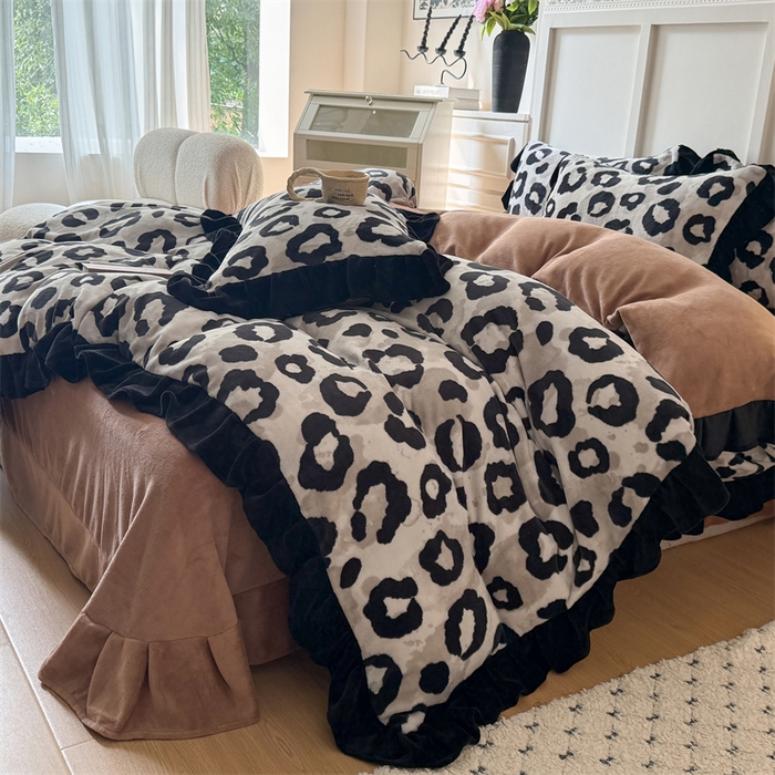 91家纺网 家纺一手货源 找家纺 艾特你 2025新款200g全工艺牛奶绒花边款四件套吊边床单 花边绒-野性