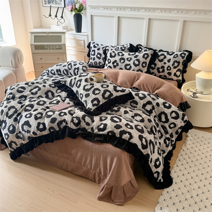 91家纺网 家纺一手货源 找家纺 艾特你 2025新款200g全工艺牛奶绒花边款四件套吊边床单 花边绒-野性