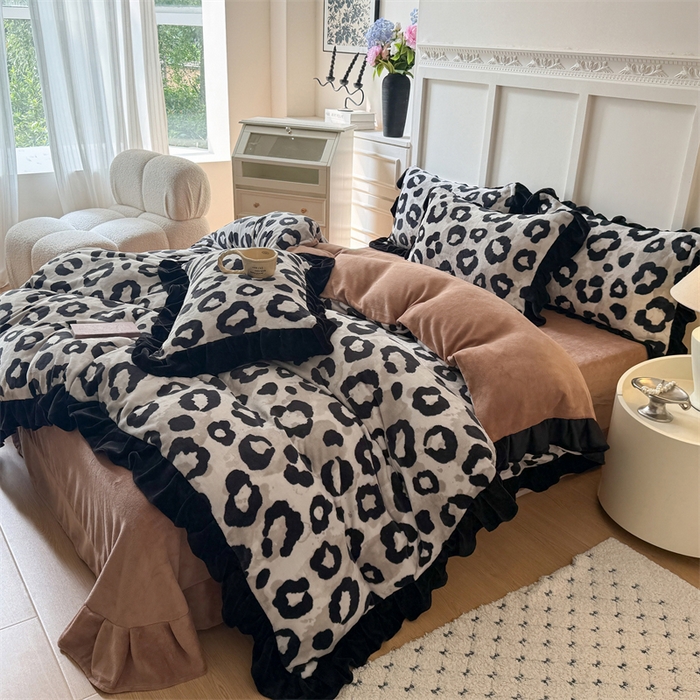 91家纺网 家纺一手货源 找家纺 艾特你 2025新款200g全工艺牛奶绒花边款四件套吊边床单 花边绒-野性