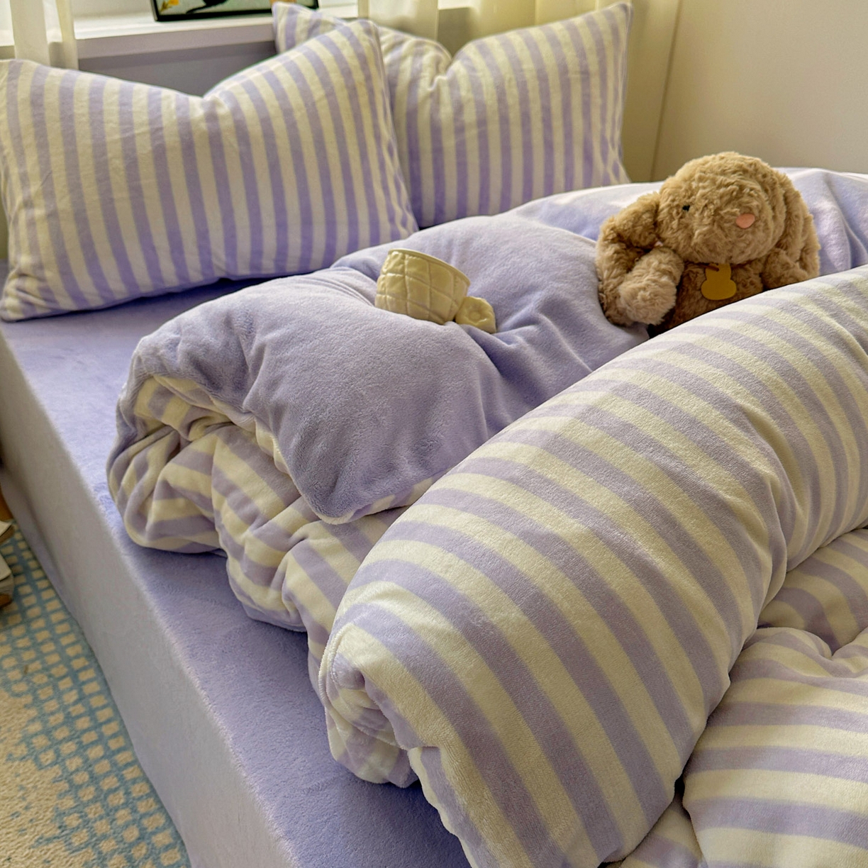 91家纺网 家纺一手货源 找家纺 繁花家居 2025新款条纹系列牛奶绒四件套 芋紫条纹