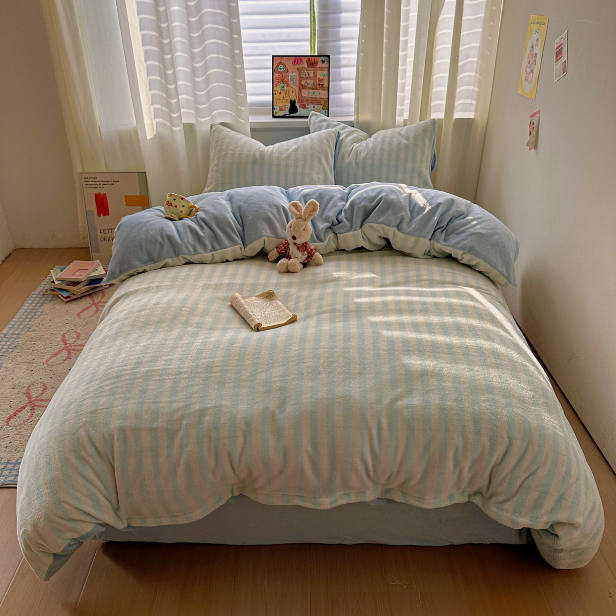 91家纺网 家纺一手货源 找家纺 繁花家居 2025新款条纹系列牛奶绒四件套 海盐蓝条