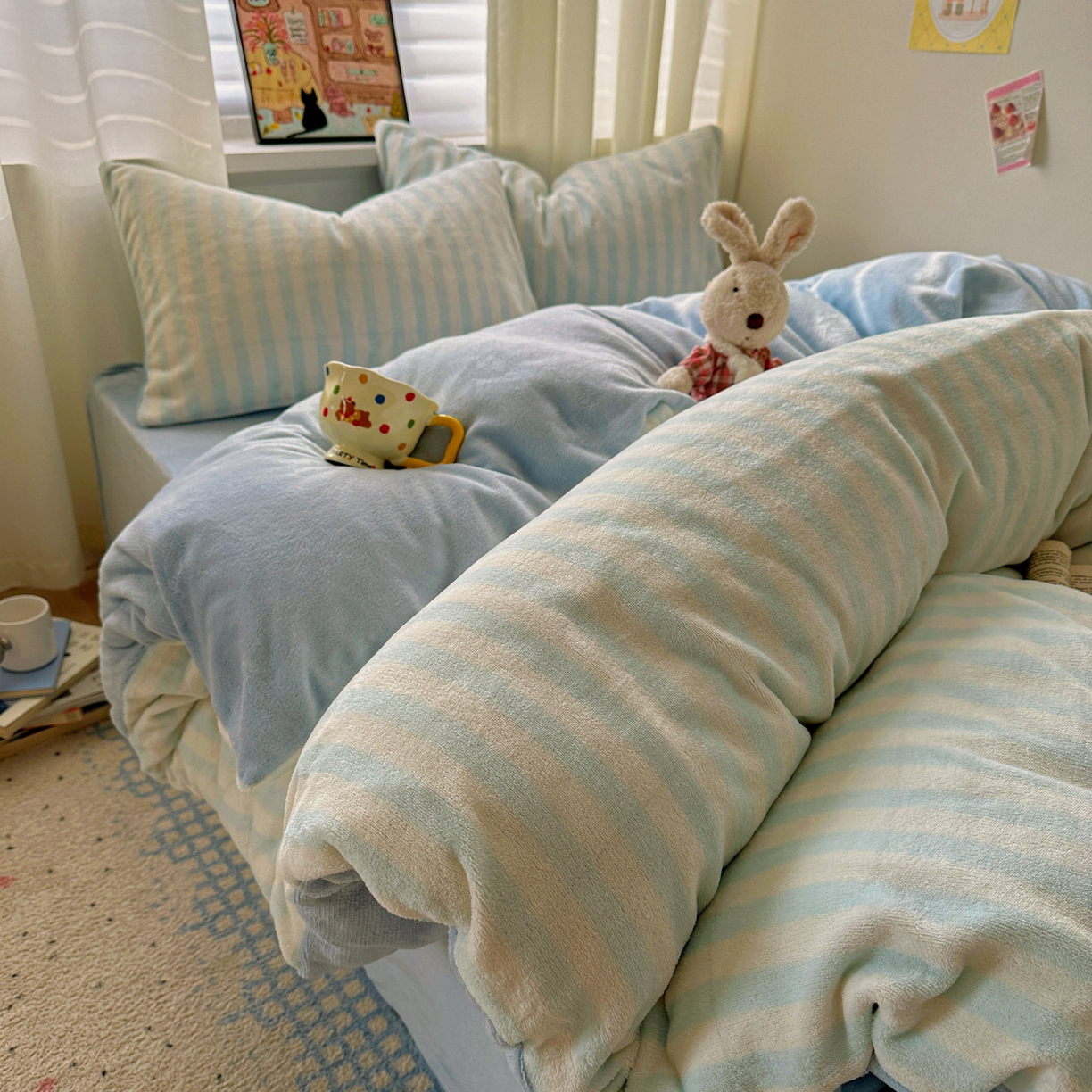 91家纺网 家纺一手货源 找家纺 繁花家居 2025新款条纹系列牛奶绒四件套 海盐蓝条