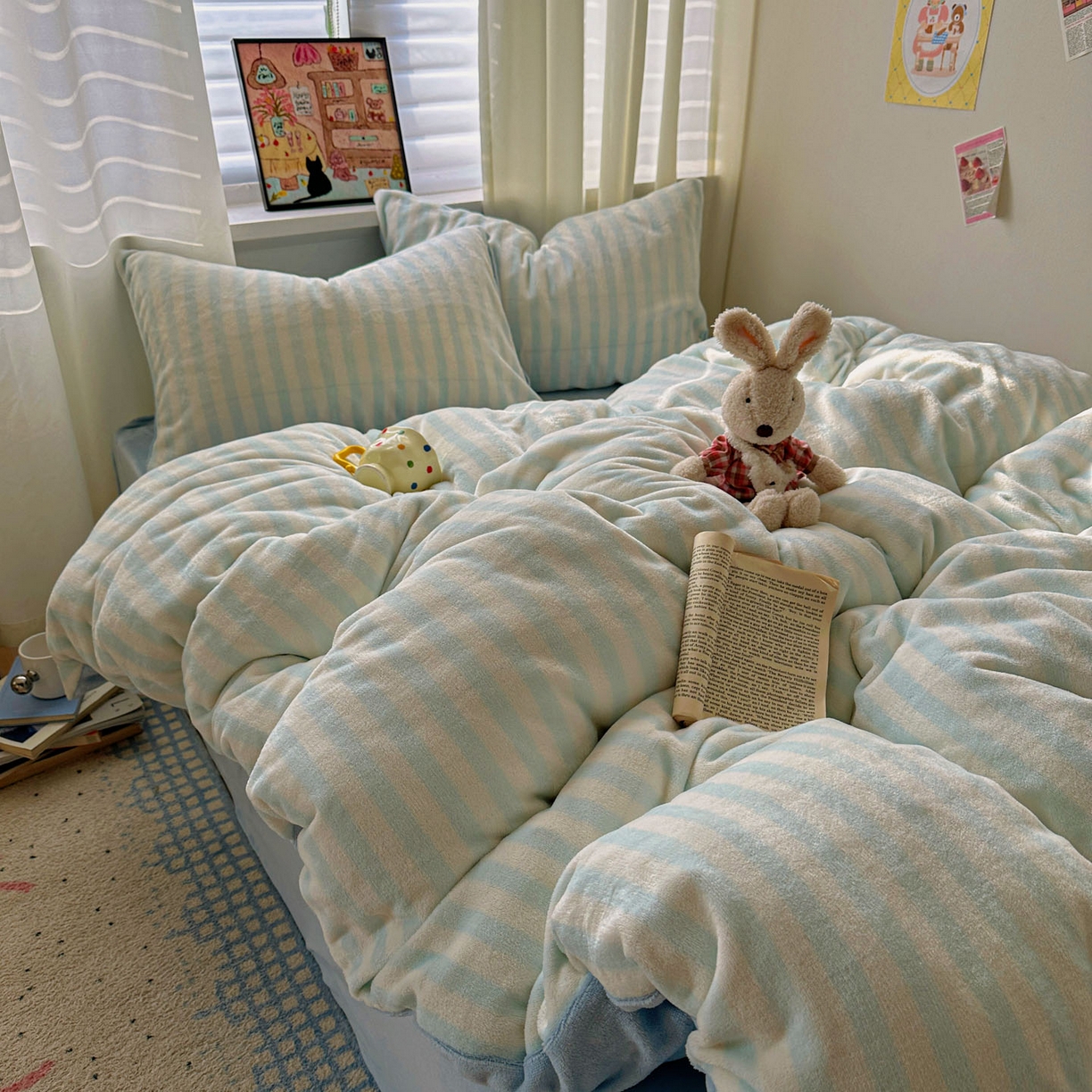 91家纺网 家纺一手货源 找家纺 繁花家居 2025新款条纹系列牛奶绒四件套 海盐蓝条